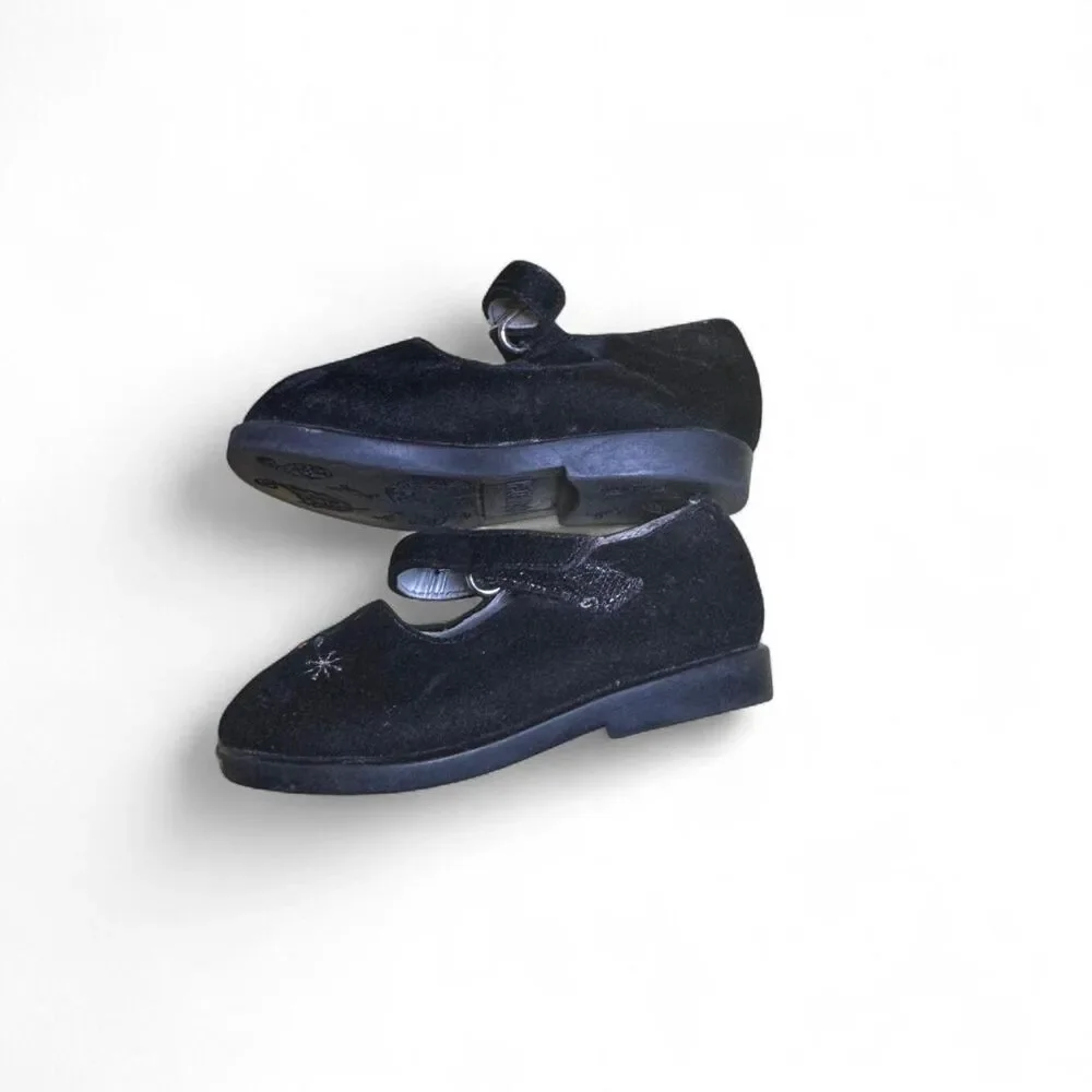 Osh Kosh Black Velvet Mary Jane Shoes With Flower Detail Size 2